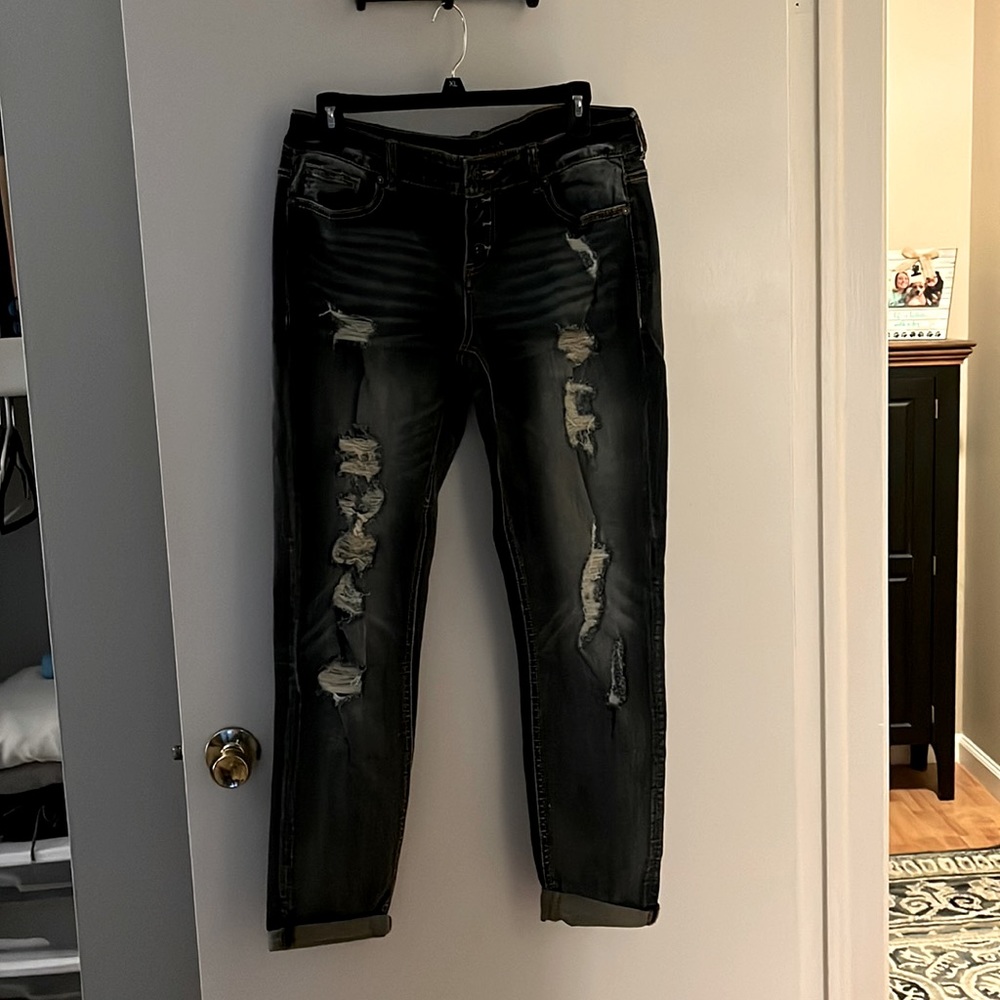 Maurice’s jeans never worn distressed button up super cute